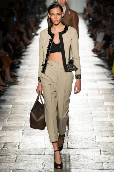 Look 64